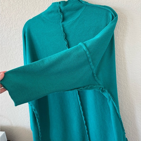 Green and Blue Cowl Neck Top with Long Sleeves - Picture 4 of 4